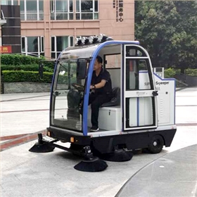 物業(yè)管理用清掃車已是社會發(fā)展總體趨勢