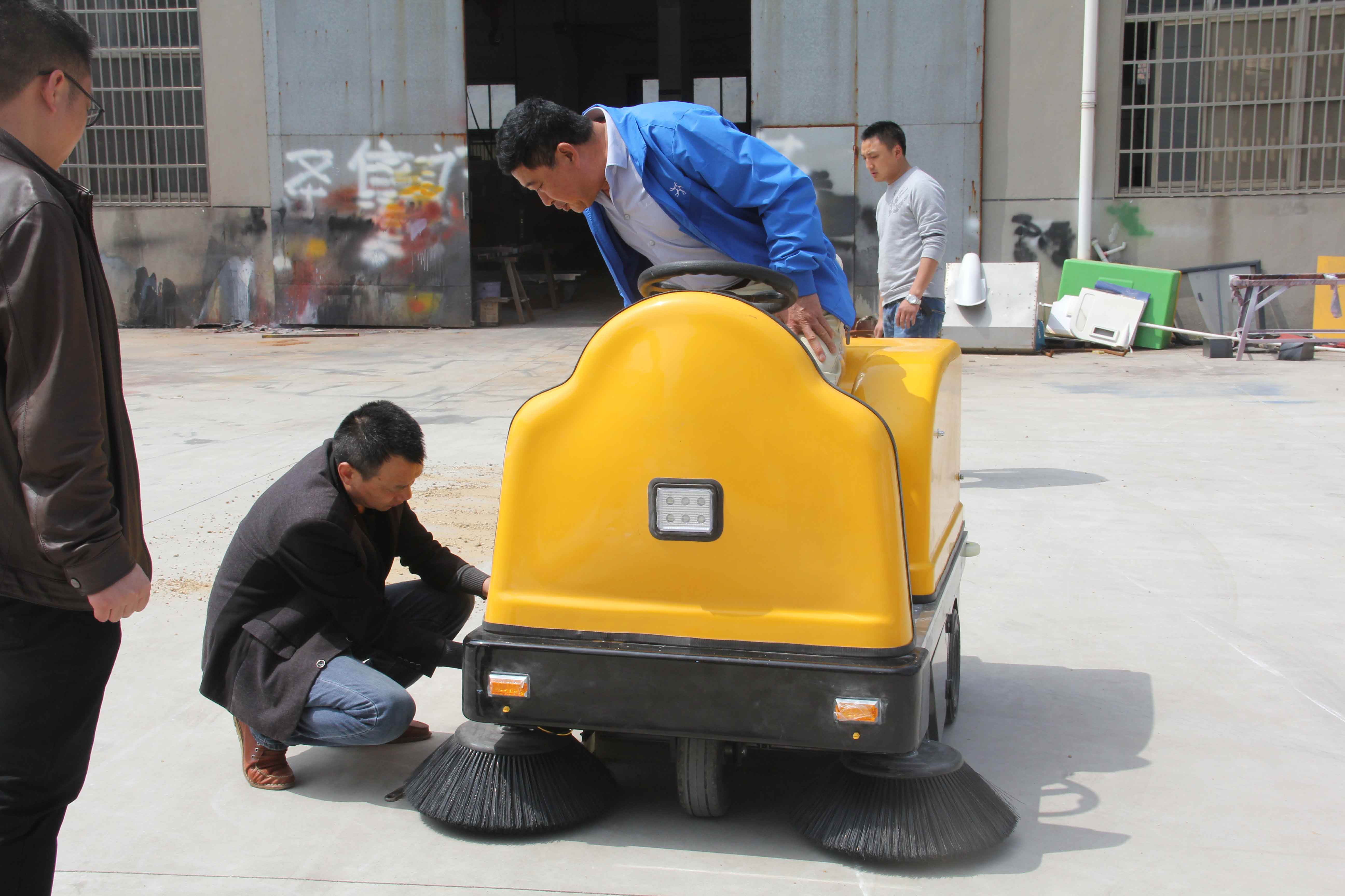 掃地車(chē)廠家解密底盤(pán)保養(yǎng)的重要性