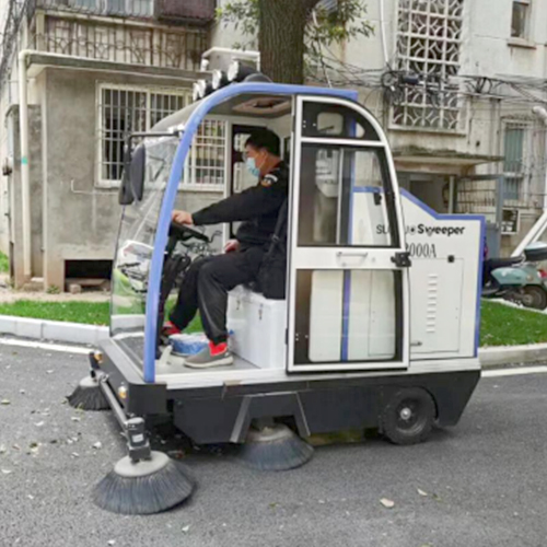 道路駕駛式掃地機