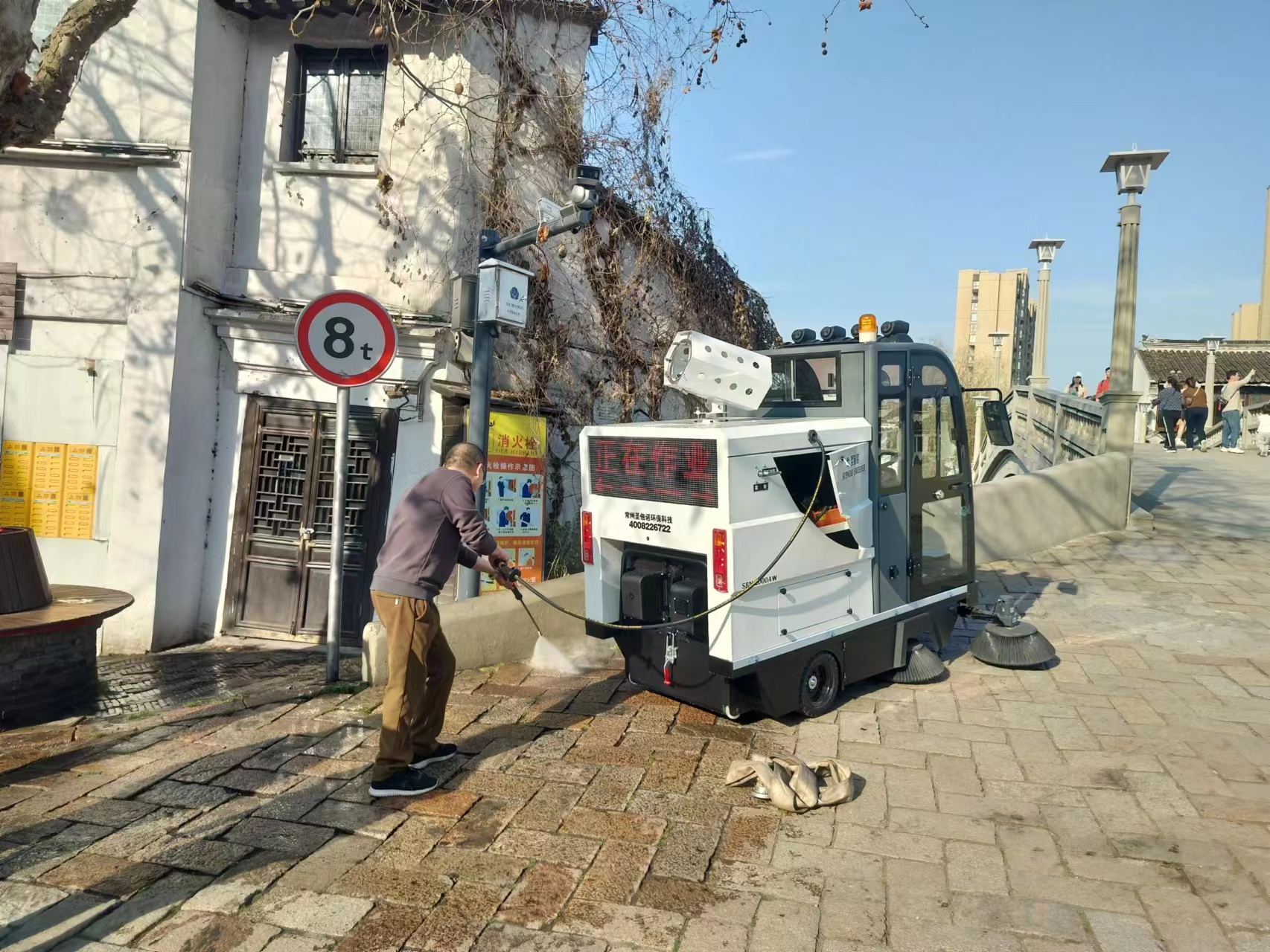 城市道路清潔利器！小型道路清掃車帶你清除污漬